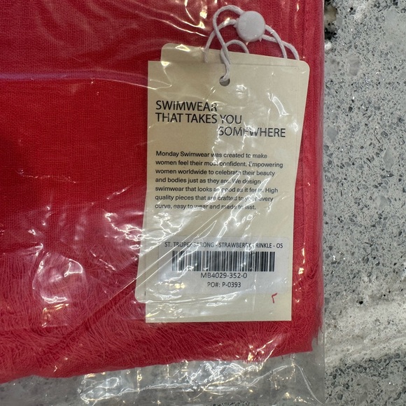 Monday Swimwear St. Tropez Sarong in Strawberry Crinkle - Picture 6 of 6